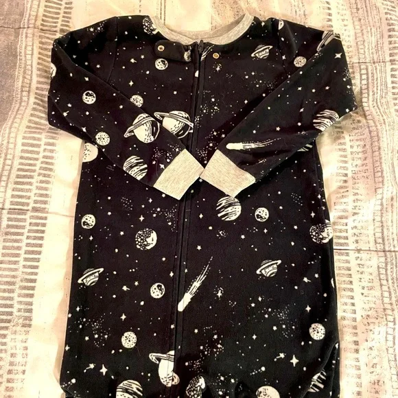 Carter’s fleece galaxy footie pajamas 5T - Picture 1 of 4
